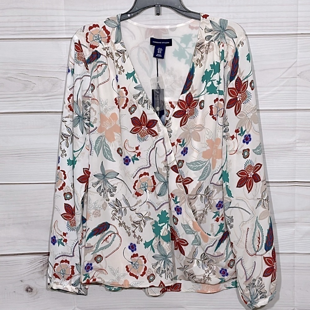 NWT Adrienne Vittadini White & Multicolor Wrap Floral Top Size Medium